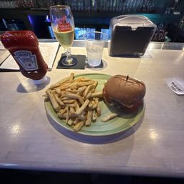 Coco Burger. Coco Burger.