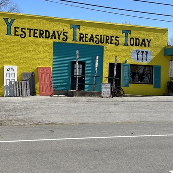 Yesterday's Treasures Today Marketplace - Close up front door - Antiques Near Me - Dickson, Tennessee Yesterday's Treasures Today Marketplace - Close up front door - Antiques Near Me - Dickson, Tennessee