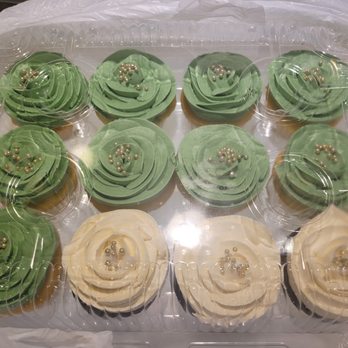 Lovin Oven Cakery - Rose cupcakes - Bakeries Near Me - Antioch, Illinois