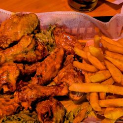 Nick's Bar & Grill - Wings and fries