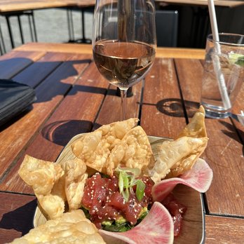 The Charlie Noble - Tuna poke bowl - Cocktail Bars Near Me - Nantucket, Massachusetts