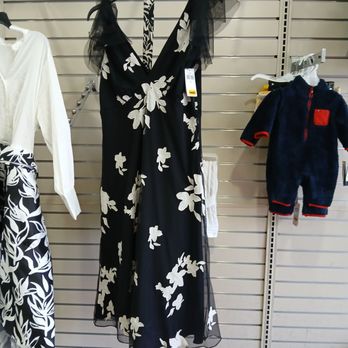 Commerce Clothing Outlet - Womens dress - Women's Clothing Near Me - Tujunga, California