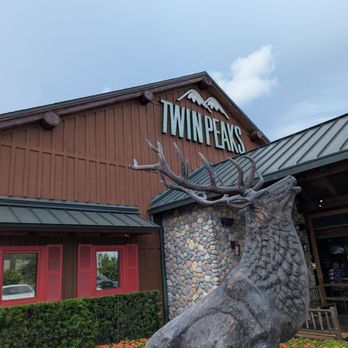 TWIN PEAKS - Updated January 2026 - 369 Photos & 481 Reviews - 16411