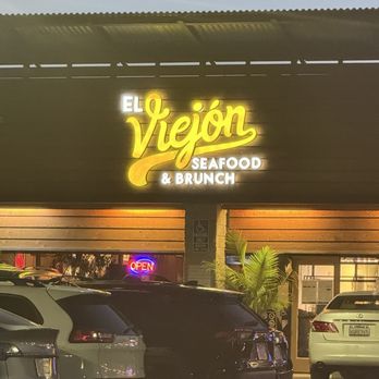 El Viejon Seafood - Tacos - Tequilla - Outside - Seafood Near Me - San Diego, California El Viejon Seafood - Tacos - Tequilla - Outside - Seafood Near Me - San Diego, California