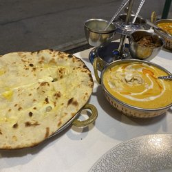 Namasté - Cheese nan and chicken korma
