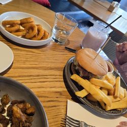 The Good Home - Smash burger & onion rings