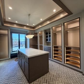 Willis Custom Homes - Primary closet - General Contractors Near Me - Overland Park, Kansas Willis Custom Homes - Primary closet - General Contractors Near Me - Overland Park, Kansas