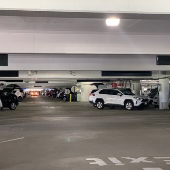 Enterprise Rent-A-Car - Parking lot - Car Rental Near Me - Arlington, Virginia