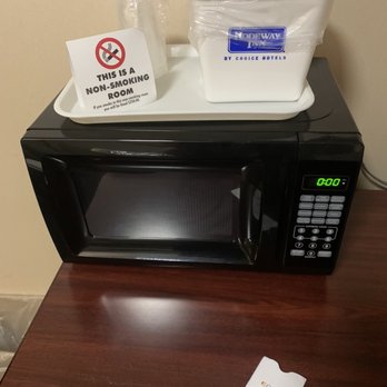 Rodeway Inn - No smoking signs EVERYWHERE lol - Hotels Near Me - Weedsport, New York Rodeway Inn - No smoking signs EVERYWHERE lol - Hotels Near Me - Weedsport, New York