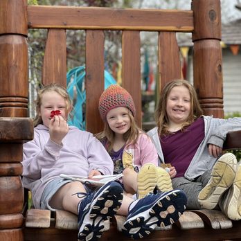 Silver Dollar City - Lily, Ollie and Maddie on the big chair. - Amusement Parks Near Me - Branson, Missouri Silver Dollar City - Lily, Ollie and Maddie on the big chair. - Amusement Parks Near Me - Branson, Missouri