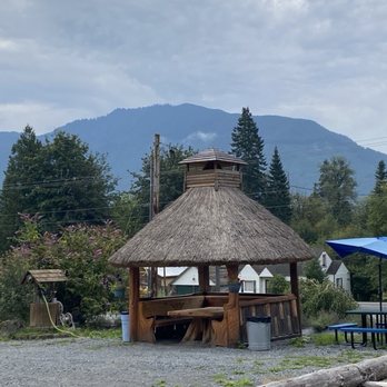 Paradise Village Restaurant - Protected picnic table. Aug, 2024. - Comfort Food Near Me - Ashford, Washington Paradise Village Restaurant - Protected picnic table. Aug, 2024. - Comfort Food Near Me - Ashford, Washington