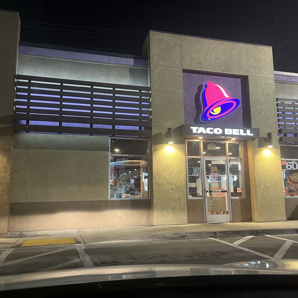 Taco Bell - Front door signage - Fast Food Near Me - Gardena, California Taco Bell - Front door signage - Fast Food Near Me - Gardena, California