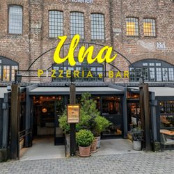 Una Pizzeria e Bar - Restaurant front