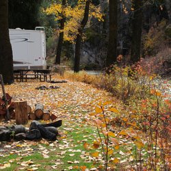 Squaw Rock Resort & Rv Park - October camping right on the river.