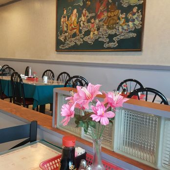 China Palace - the dining area of a chinese restaurant - Chinese Near Me - Green Bay, Wisconsin China Palace - the dining area of a chinese restaurant - Chinese Near Me - Green Bay, Wisconsin