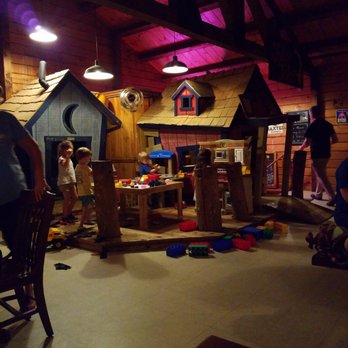 Bucks Naked BBQ - Little kids area....sweet - Barbeque Near Me - Freeport, Maine