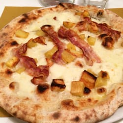 Pizza patate pancetta e provola affumicata