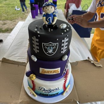 Creative Cakes By Helen - Custom Cakes Near Me
