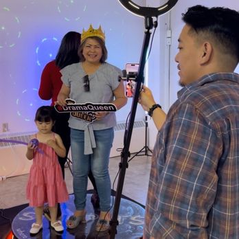 Snippets 360 Photo Booth - I think you can fit 5 people on that platform - Photo Booth Rentals Near Me - West Covina, California Snippets 360 Photo Booth - I think you can fit 5 people on that platform - Photo Booth Rentals Near Me - West Covina, California