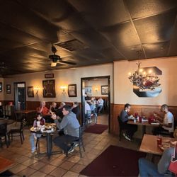 The Kingsman Restaurant - The cozy modest dining areas simply adds to a great meal. Nothing fancy. Just comfortable.