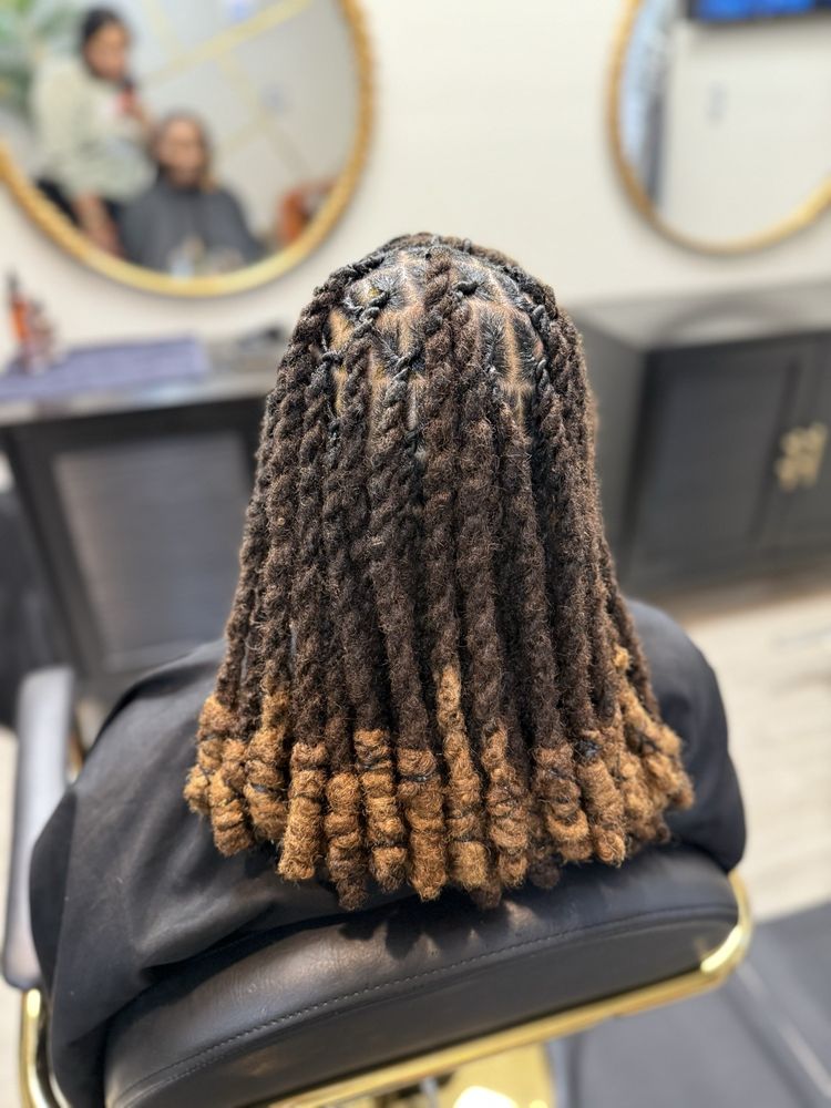 Rosia’s Locs Logo