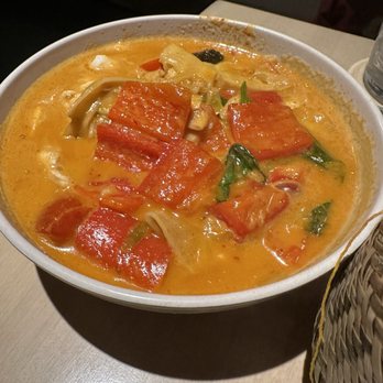 Gai Noi - Red Curry - Desserts Near Me - Minneapolis, Minnesota