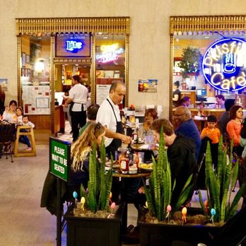 Pittsfield Cafe - Front porch with plenty of room for children to roam n park strollers. - Breakfast & Brunch Near Me - Chicago, Illinois