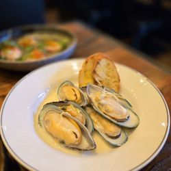 Pound Steak - Mussels in sake sauce