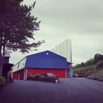 Bully Hill Vineyards - Wineries Near Me - Hammondsport, New York