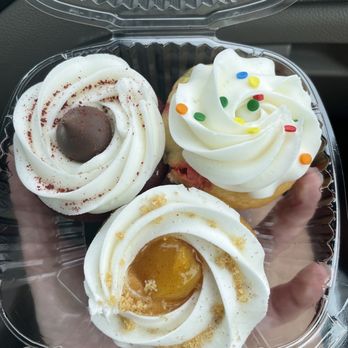 Sweet Kream Bakery - Variety of cupcakes - Bakeries Near Me - Chesapeake, Virginia