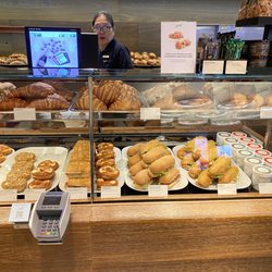 Sprüngli - Croissants and sandwiches