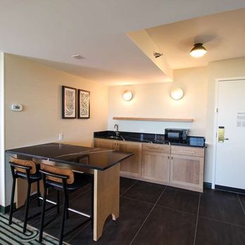 1. DoubleTree by Hilton Clarksville Riverview