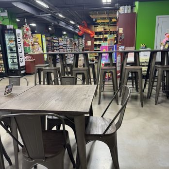 Sunflour Bakery and Cafe - Seating Area - Coffee & Tea Near Me - Chicago, Illinois