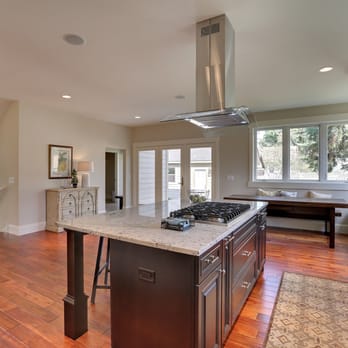 Dream Floors - a large kitchen with a center island - Flooring Near Me - Plymouth, Minnesota Dream Floors - a large kitchen with a center island - Flooring Near Me - Plymouth, Minnesota