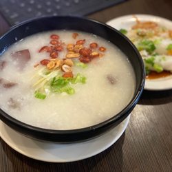 Ming Tai Wun-Tun Noodle - 豬紅粥!  Pork blood pudding congee!  I thought it would never come back.