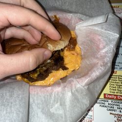 Hendrix's Barbecue - Pimento cheeseburger