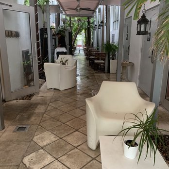 Full Bloom Vegan - Alleyway - Vegan Near Me - Miami Beach, Florida