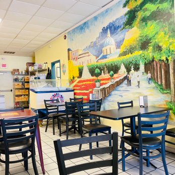 Mona Lisa's Gelato - the interior of a restaurant - Sandwiches Near Me - Johnson City, Tennessee Mona Lisa's Gelato - the interior of a restaurant - Sandwiches Near Me - Johnson City, Tennessee