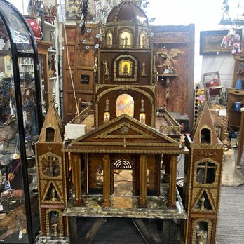 Antiques On Pierce - Church - Antiques Near Me - Milwaukee, Wisconsin