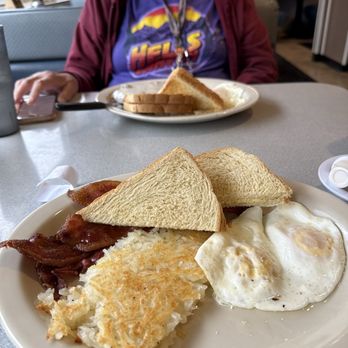 Bee Hive Restaurant - Breakfast & Brunch Near Me - Montesano, Washington Bee Hive Restaurant - Breakfast & Brunch Near Me - Montesano, Washington
