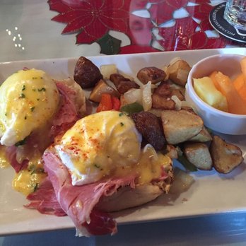 Martin's Tavern - Eggs Benedict - Breakfast & Brunch Near Me - Washington, DC, District of Columbia Martin's Tavern - Eggs Benedict - Breakfast & Brunch Near Me - Washington, DC, District of Columbia