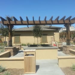 Spencers Crossing Pool And BBQ Area - BBQ time!!!