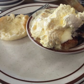 Underwood's Cafeteria - Apple cobbler with homemade whipped cream, and the fresh rolls. Both incredible. - Barbeque Near Me - Brownwood, Texas