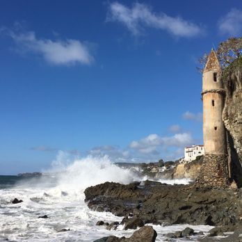 Victoria Beach - Pirate tower - Beaches Near Me - Laguna Beach, California
