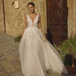 Brautkleider & Abendmode Zeitlos - Prinzessinnen Brautkleid mit 3D-Spitze