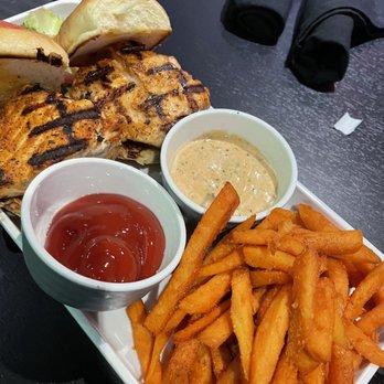 404 Sports Bar - Salmon sliders - American Near Me - Morrow, Georgia