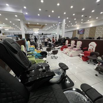 Nails 19 - Inside - Nail Salons Near Me - Roseville, California
