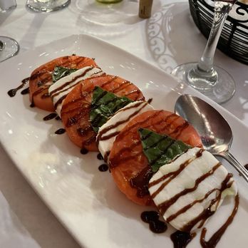 IL Bacetto - Mozzarella & Tomato - Italian Near Me - Seaford, New York