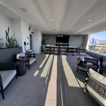 TownePlace Suites - Rooftop lounge area next to barbecue area - Hotels Near Me - San Jose, California TownePlace Suites - Rooftop lounge area next to barbecue area - Hotels Near Me - San Jose, California