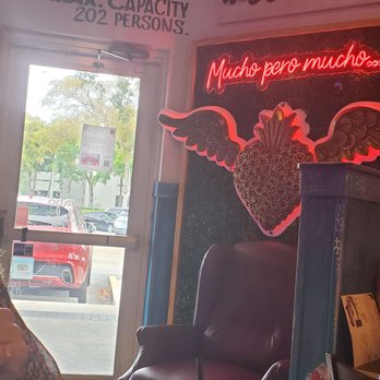 Cafe Mi Vitrola - Dance Clubs Near Me - Miami Lakes, Florida